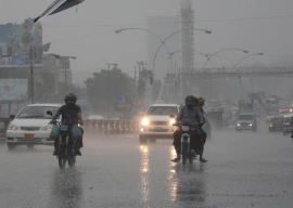 hot and humid days ahead for karachi with light showers possible on outskirts