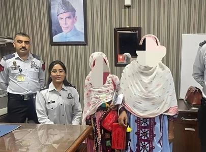 fia arrests women at karachi airport for begging under umrah pretense