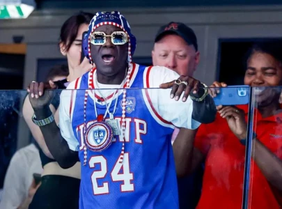 flavor flav aims to be usa s 2028 olympic torchbearer following in snoop dogg s footsteps
