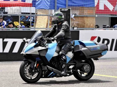 kawasaki rolls out first hydrogen powered motorcycle