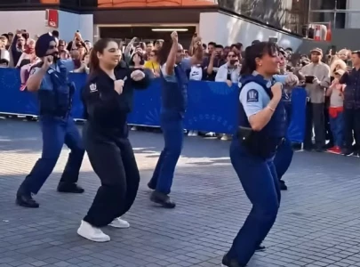 watch new zealand police break into bhangra at diwali festival