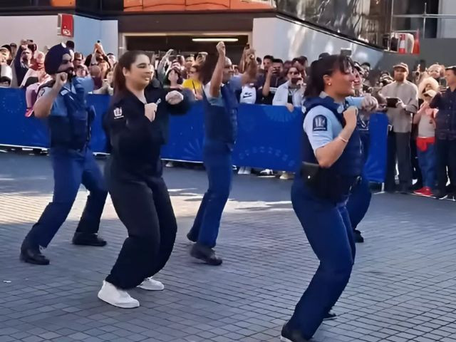 watch new zealand police break into bhangra at diwali festival