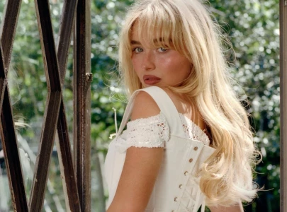 sabrina carpenter s concert sparks debate over choreography at l a s crypto com arena