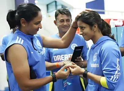 fans slam indian women s team medal ceremony after crushing defeat