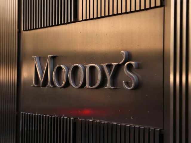 moody s downgrades israel s credit rating by two notches over war