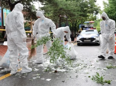 north korean trash balloon hits seoul s presidential compound
