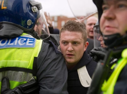 tommy robinson supporters clash with counter protesters in london