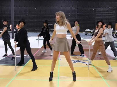 taylor swift s wardrobe revealed for new i can do it with a broken heart music video