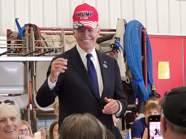 watch biden wears trump hat at pennsylvania event