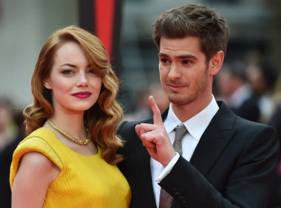 andrew garfield addresses rumors that la la land is based on his relationship with ex emma stone