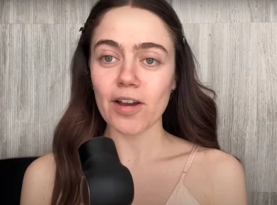 watch the bear s molly gordon get interrupted by ayo edebiri as she shares her cryotherapy routine