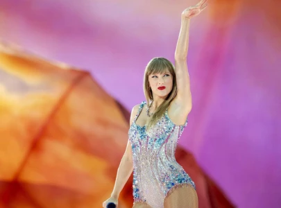 taylor swift gave 197 million in bonuses to eras tour crew making history with generous payouts