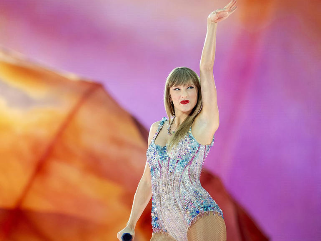 taylor swift gave 197 million in bonuses to eras tour crew making history with generous payouts