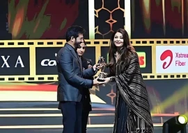 aishwarya rai wins best actress for ponniyin selvan 2 at siima 2024