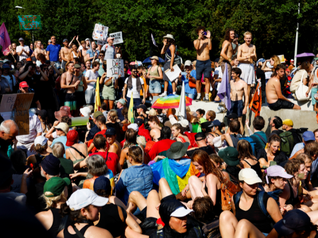 dutch police arrest 370 climate activists after extinction rebellion blocks major highway