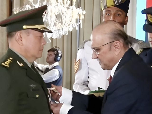 president zardari honours chinese general li qiaoming with nishan i imtiaz military