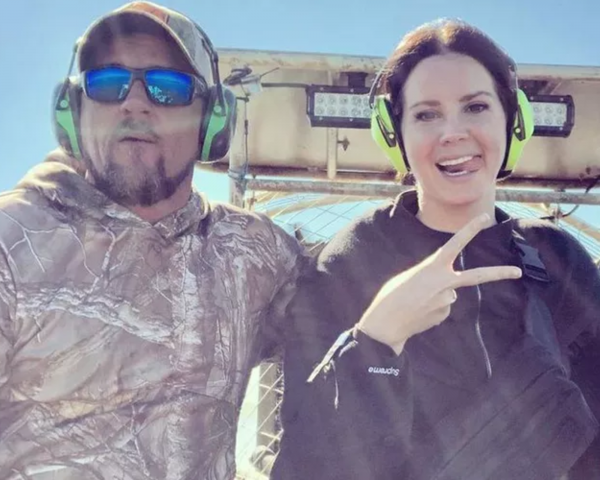lana del rey bluntly responds to rumours of romance with alligator tour guide no