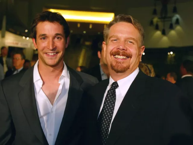 warner bros tv denies michael crichton s widow s claim that new show the pit is a copy of er
