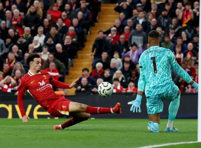 liverpool beat chelsea 2 1 in a crucial showdown