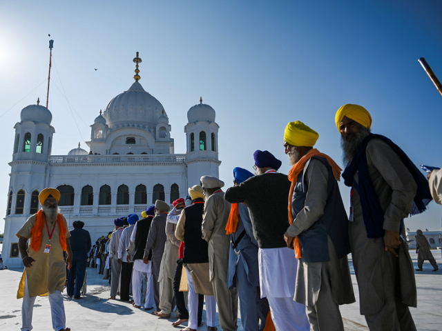 grand celebrations in kartarpur as sikh pilgrims mark guru nanak s 485th death anniversary