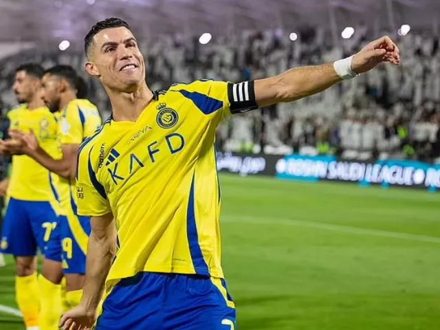 ronaldo scores last minute penalty to secure al nassr win against al shabab