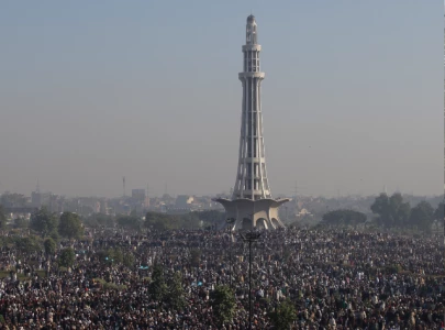 gates of minar e pakistan locked ahead of pti rally in lahore