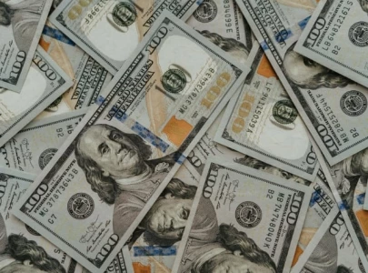 usd exchange rate rupee sees slight fluctuations