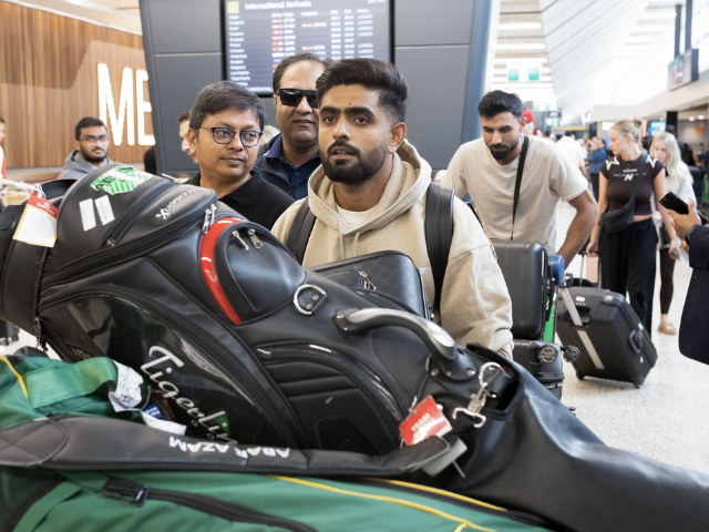 watch babar azam welcomed by fans at melbourne airport