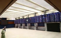 psx closes above 115 500 amid high investor activity