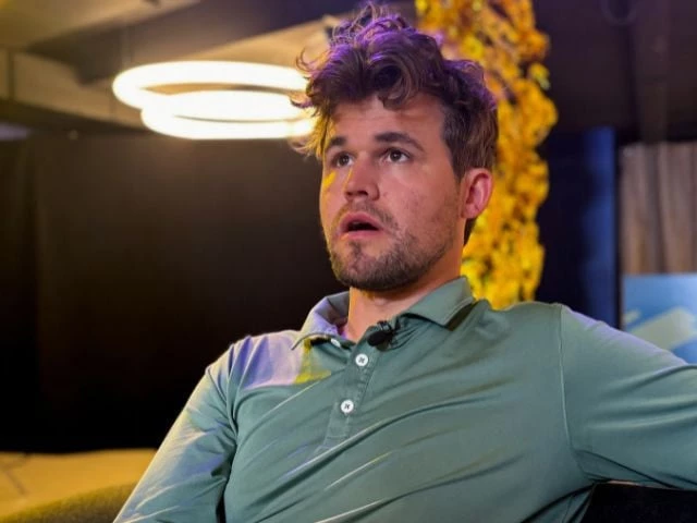fide disqualifies magnus carlsen over dress code