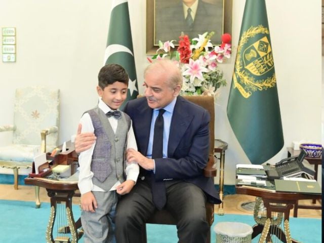 PM Shehbaz meets five-year-old Guinness record holder Sufiyan Mehsood | The Express Tribune