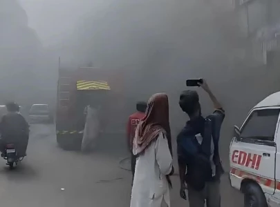 firefighters extinguish blaze that engulfed building near karachi s empress market