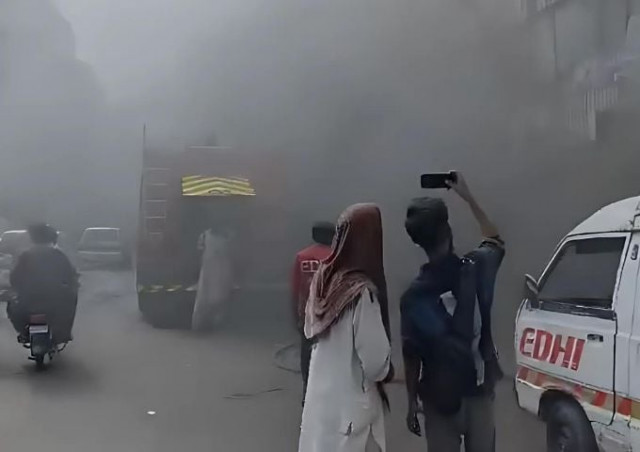 firefighters extinguish blaze that engulfed building near karachi s empress market