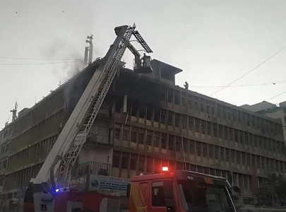 building fire in karachi s saddar extinguished five people rescued