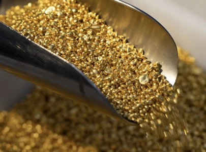 gold drops to rs274 500 tola rupee rises