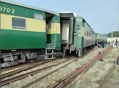 sir syed express derails near rohri train services suspended