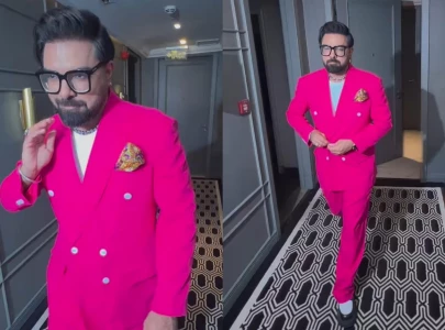 barbie gate yasir hussain turns heads in pink suit at taxali gate premiere