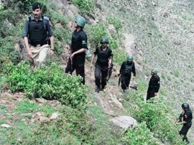 polio vaccination teams attacked in k p s karak and bannu cop killed polio vaccination teams attacked in k p s karak and bannu cop killed