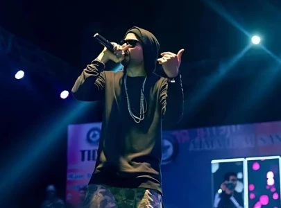 watch bohemia lashes out at organisers during lahore concert