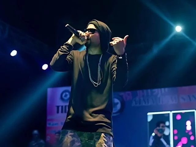 watch bohemia lashes out at organisers during lahore concert watch bohemia lashes out at organisers during lahore concert