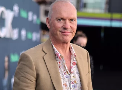 michael keaton didn t mind the big fun nice check he got from batgirl talks birdman comeback