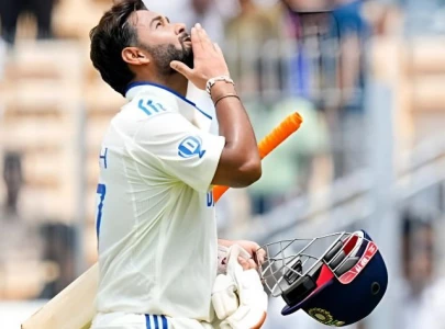 india s rishabh pant exits field after injuring right knee in test against nz india s rishabh pant exits field after injuring right knee in test against nz