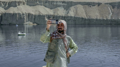 azure waters limestone cliffs tourists return to afghan grand canyon