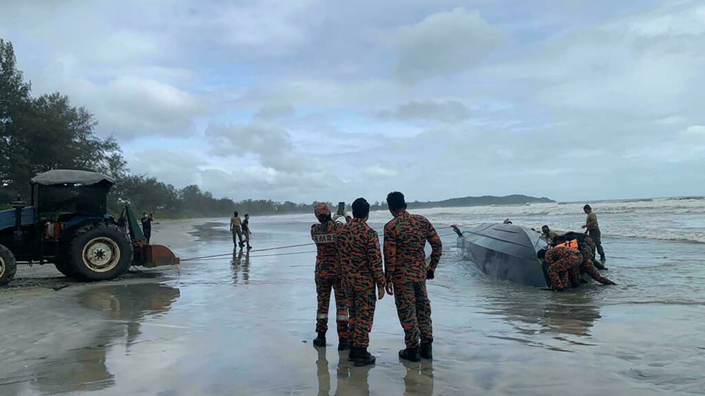 Photo of 11 Indonesians dead, 25 missing in Malaysia boat sinking