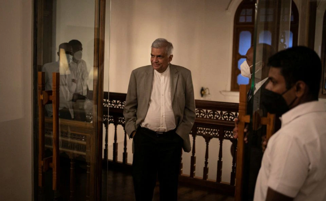 sri lanka swears in new president amid worst economic crisis in decades sri lanka swears in new president amid worst economic crisis in decades
