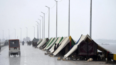 centre to start building key roads in sindh cm