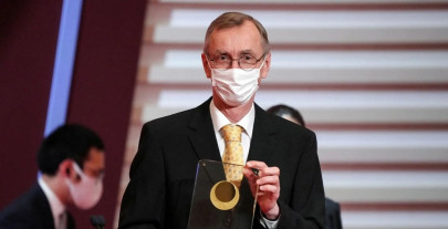 explorer of ancient dna wins nobel medicine prize