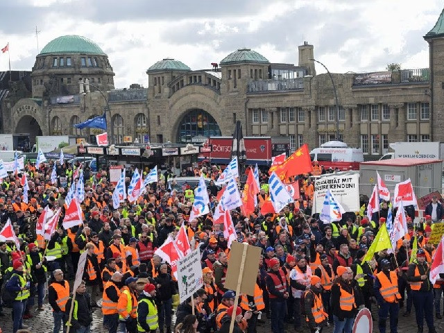 Protestors demonstrate in front of 'Landungsbruecken' at the harbour during a nationwide strike called by the German trade union Verdi over a wage dispute in Hamburg, Germany, March 27, 2023. PHOTO: REUTERS