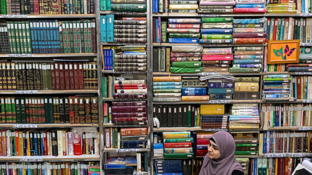 delhi s famed urdu bazaar on last legs delhi s famed urdu bazaar on last legs
