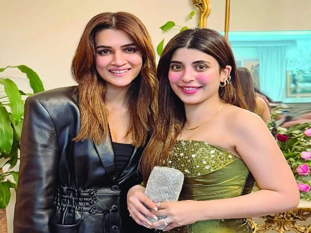 urwa celebrates new year with kriti and friends